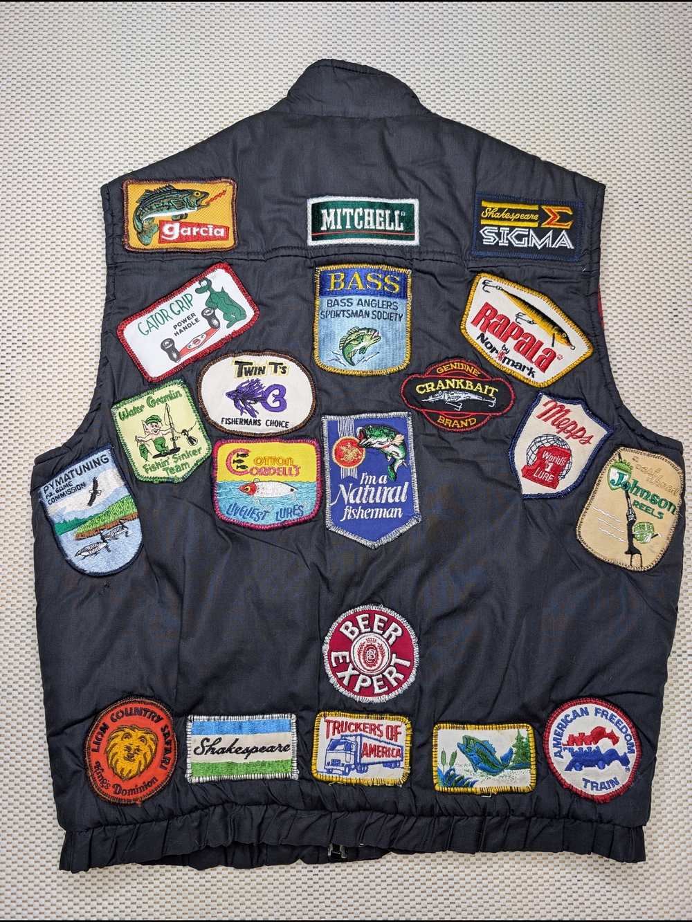 Vintage Buzzard Bay Men's M Plaid Line Insulated Outdoor Fishing Vest W/Patches